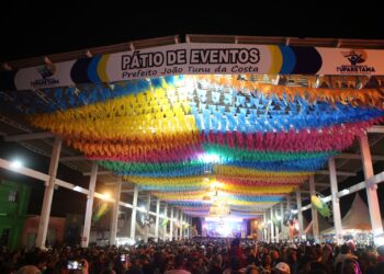 Shows lotam Pátio de Eventos no encerramento do São Pedro de Tuparetama