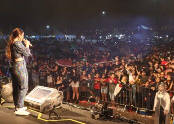 Nem a chuva tirou o brilho de mais uma noite de XVI Expoagro