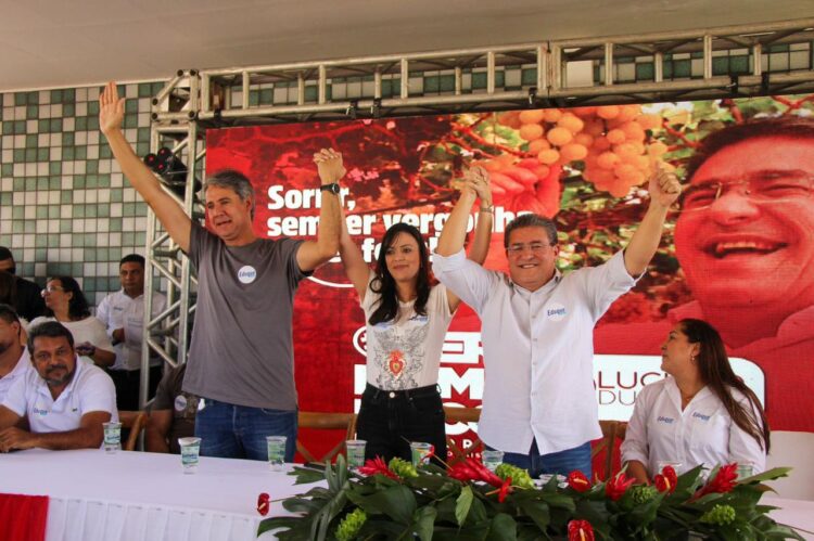 Luciano Duque encerra a caravana Pernambuco mais forte em Serra Talhada com grande público