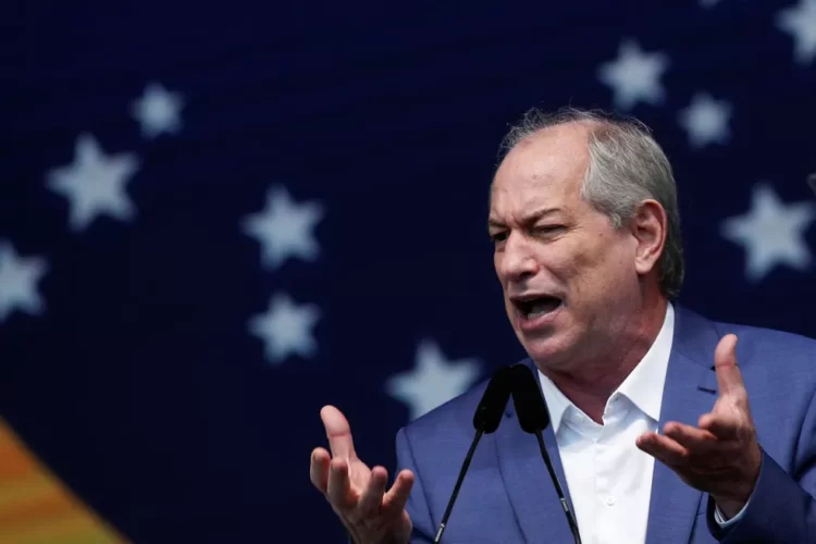 Ciro ataca Lula e Bolsonaro no primeiro discurso após convenção do PDT que formalizou candidatura