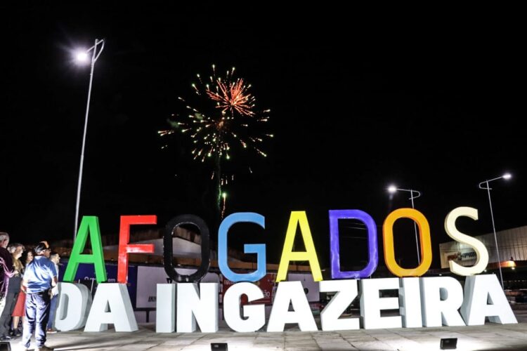 Afogados: Sandrinho inaugurou rotatória com letreiro da cidade