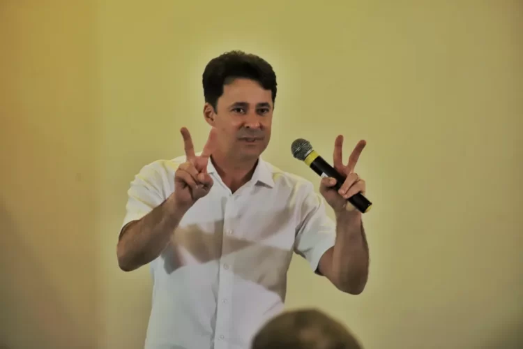 Anderson Ferreira diz que caso seja eleito serão 8 anos em 4