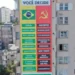 Painel gigante em Porto Alegre associa esquerda ao narcotráfico e PCC