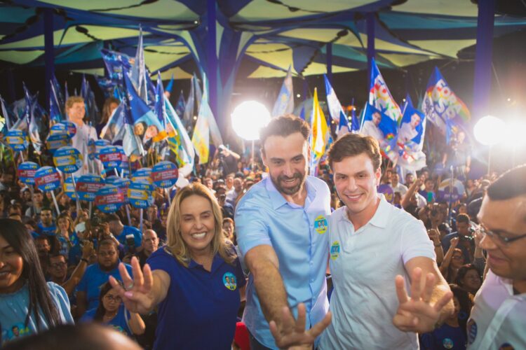 Miguel inaugura comitê de campanha no Recife com grande festa
