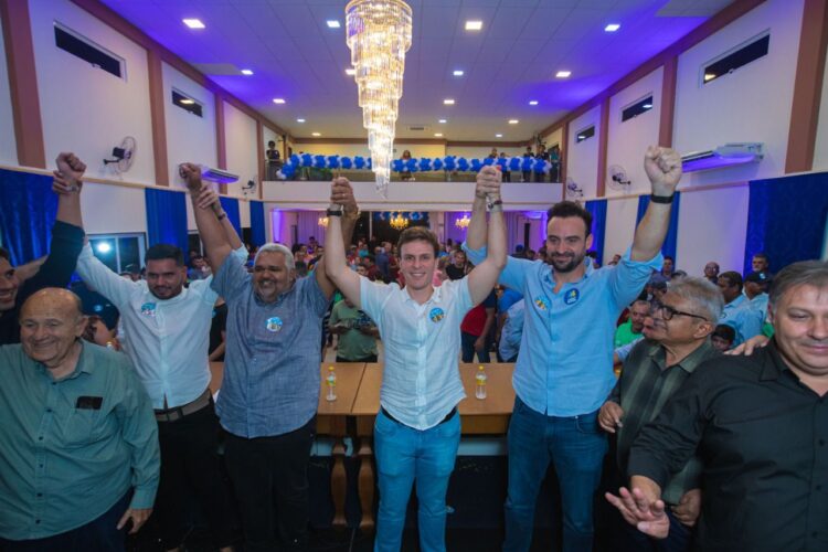 Em Afogados, Miguel lidera ato popular com lideranças do Pajeú e Zé Negão lança sua candidatura a federal