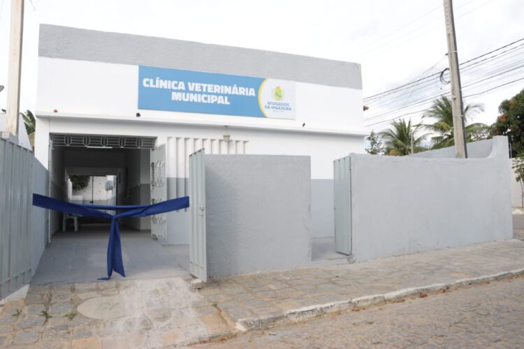 Sandrinho inaugurou clínica veterinária em Afogados
