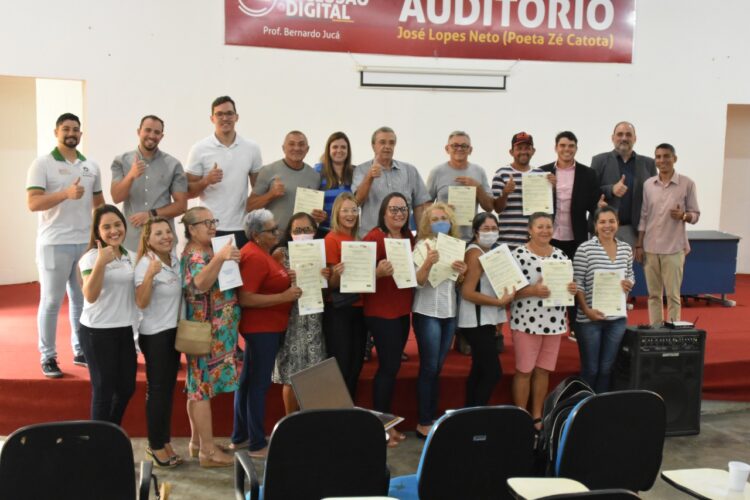 Prefeitura de SJE entregou mais 28 títulos de posse do REURB Municipal