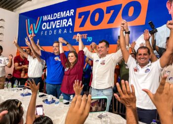 Waldemar Oliveira participa de carreata e inaugura comitê em Serra Talhada