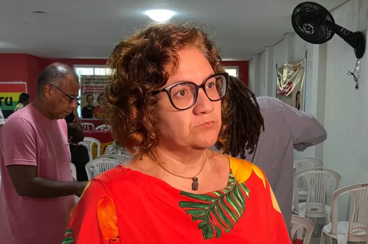 Claudia Ribeiro, do PSTU, é a primeira a registrar candidatura ao governo de Pernambuco no TSE