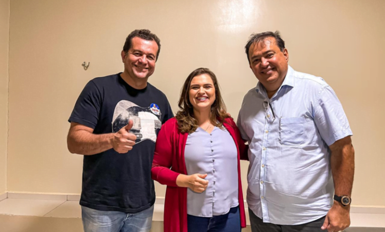 Waldemar Oliveira faz carreata para marcar inauguração de comitê em Serra Talhada