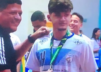 Afogadense Rafhael Pires é eleito o melhor jogador central de handebol do Brasil