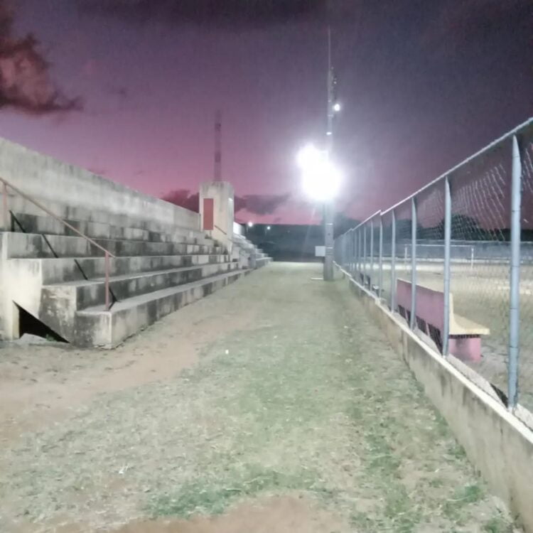Prefeitura de Brejinho melhora iluminação das arquibancadas do Estádio Municipal O Tonhão