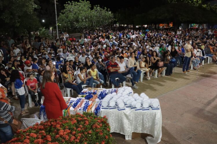 Olimpíadas do conhecimento: Prefeitura de Afogados entregou medalhas a 236 alunos. Noite também marcou o encerramento do Festival de Arte, Cultura e Literatura