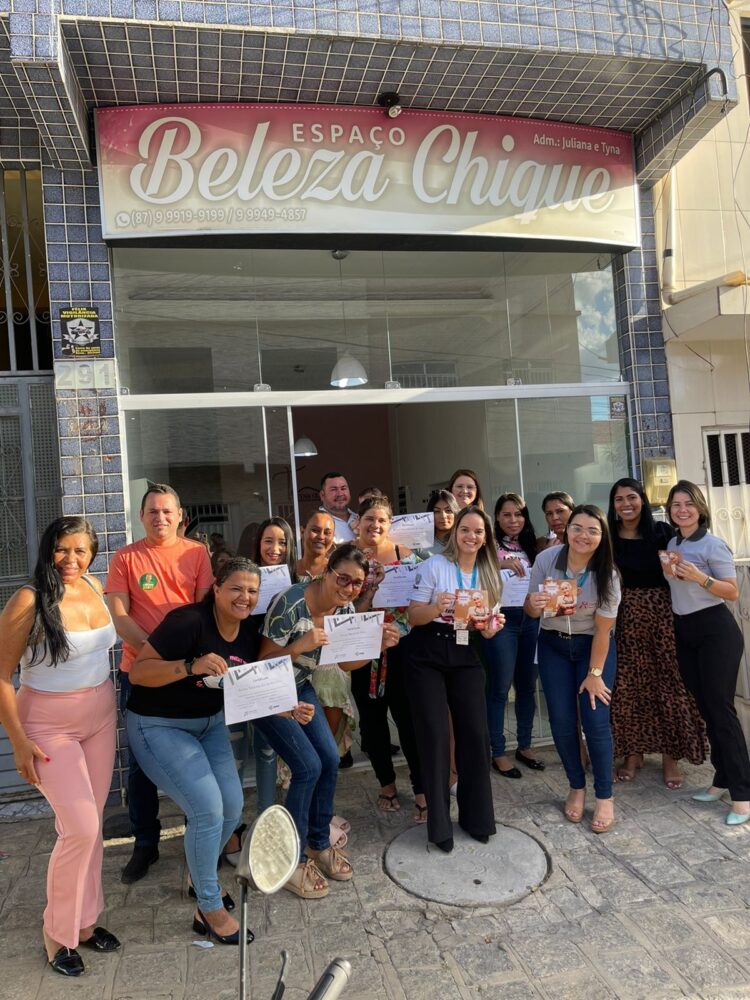 Espaço Tyna Oliveira, em Afogados, com curso profissionalizante e linha de crédito com carência de 3 meses