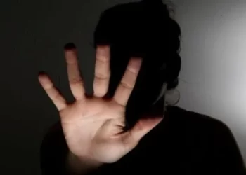 Em Afogados, mulher é agredida pelo próprio filho e tem o braço cortado