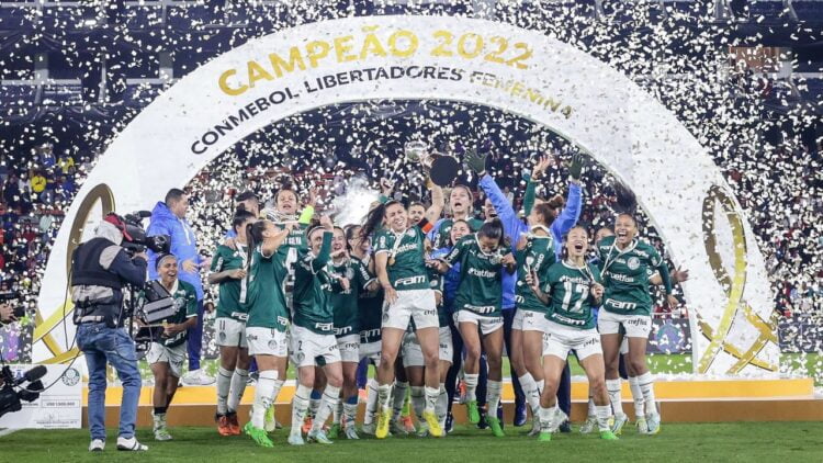 A glória é delas: Palmeiras goleia Boca Juniors e é campeão da Libertadores Feminina