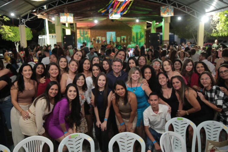 “Na educação está a chave para a verdadeira emancipação,” afirma Sandrinho em evento do dia do Professor