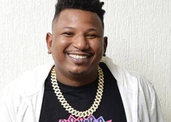 Cantor de pagode é morto a tiros por urinar em muro; saiba detalhes