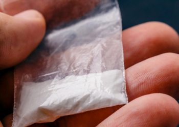 Mulher é presa ao transportar cocaína na calcinha