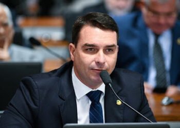 Flávio Bolsonaro quebra silêncio e fala sobre derrota do pai; Saiba o que ele disse