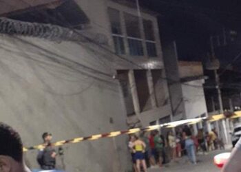 Polícia suspeita que menina de 11 anos matou a mãe com ajuda do namorado