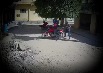 Dupla em moto atira na cabeça de homem em Venturosa