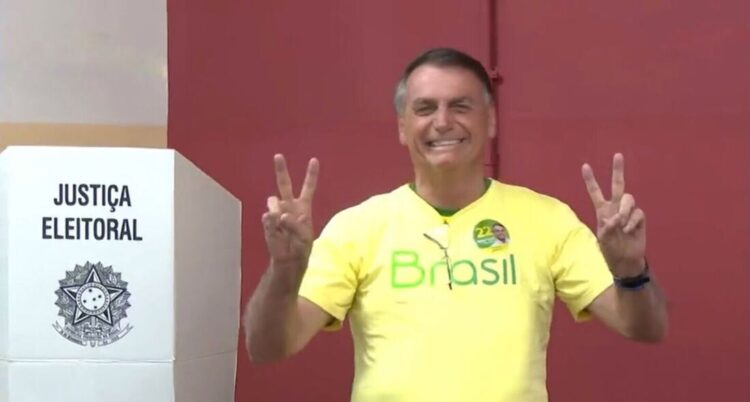 Candidato à reeleição Jair Bolsonaro (PL) vota no Rio de Janeiro