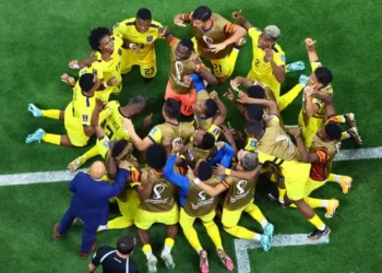 Com dois de Valencia, Equador faz história e vence Catar na abertura da Copa