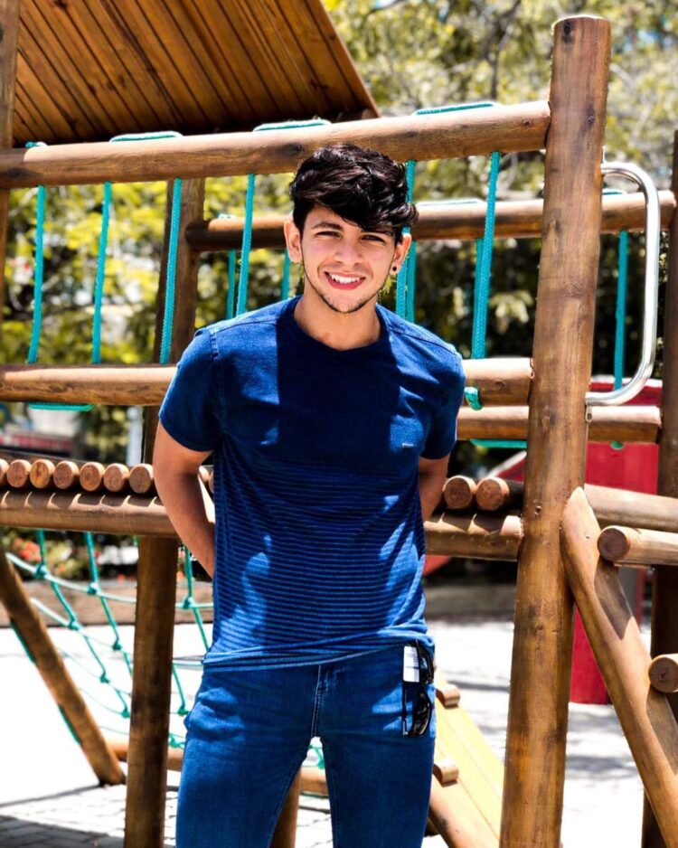 Influencer Digital de Afogados tem celular e cartão furtados durante evento