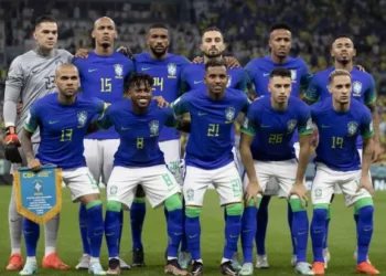 Com reservas, Brasil perde para Camarões, mas se classifica em primeiro lugar