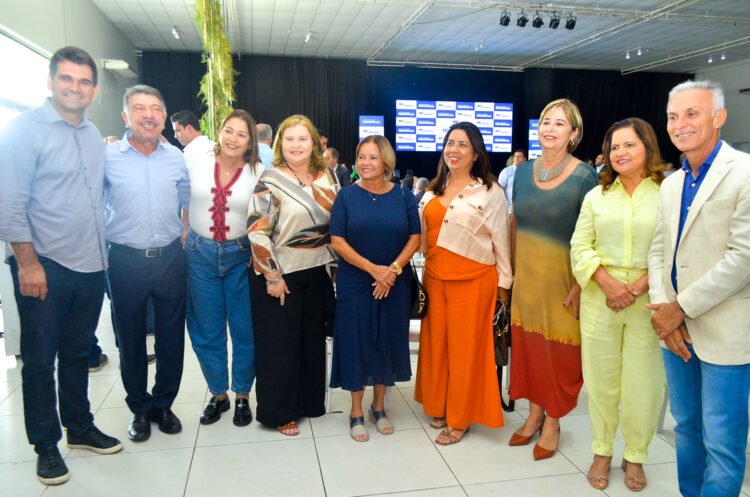 Em Caruaru, prefeitos se reúnem com a governadora eleita