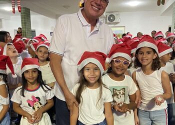 Tuparetama: Cantata Natalina com estudantes da rede municipal de ensino emociona público presente