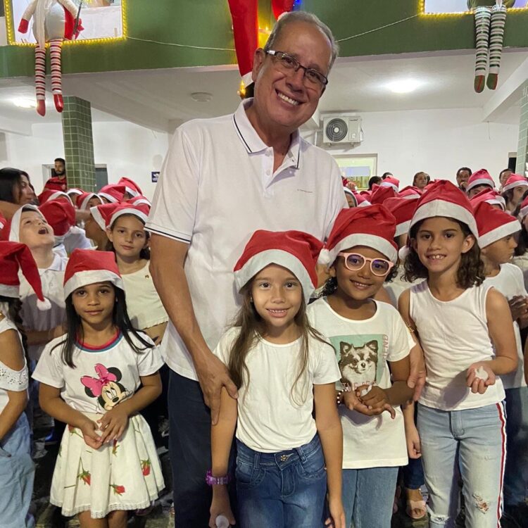 Tuparetama: Cantata Natalina com estudantes da rede municipal de ensino emociona público presente