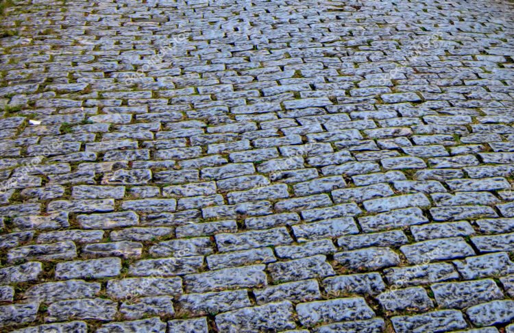 SJE: Homem detido após ser flagrado batendo cabeça da vítima no calçamento