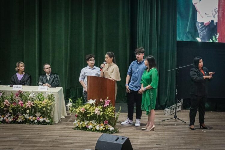 Raquel e Priscila são diplomadas pelo TRE-PE