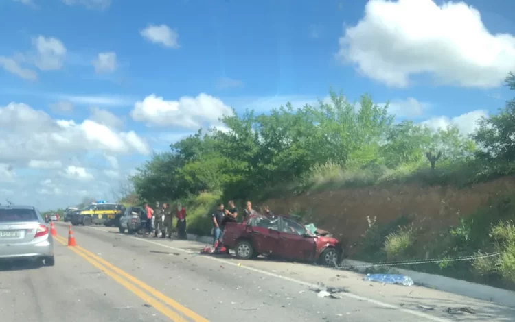 Cinco pessoas morrem em acidente envolvendo carro e caminhão na BR-116 em Salgueiro