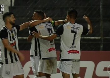 Central vence Náutico e larga na liderança do Pernambucano