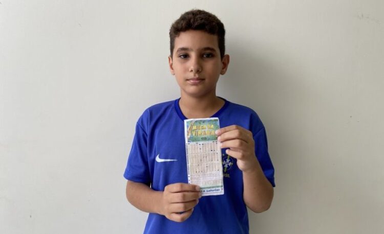 Criança de 10 anos acerta as seis dezenas da Mega da Virada, mas a mãe não jogou o bilhete, em Cajazeiras.