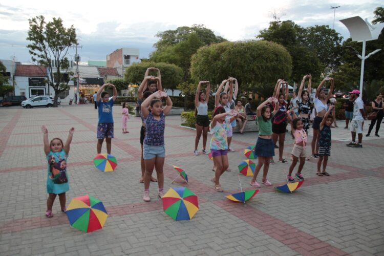 Secretaria de Cultura e Esportes promoveu aulão de frevo na Praça Arruda Câmara