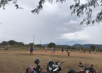 Em Carnaíba, abandono de campo e ruas gera revolta