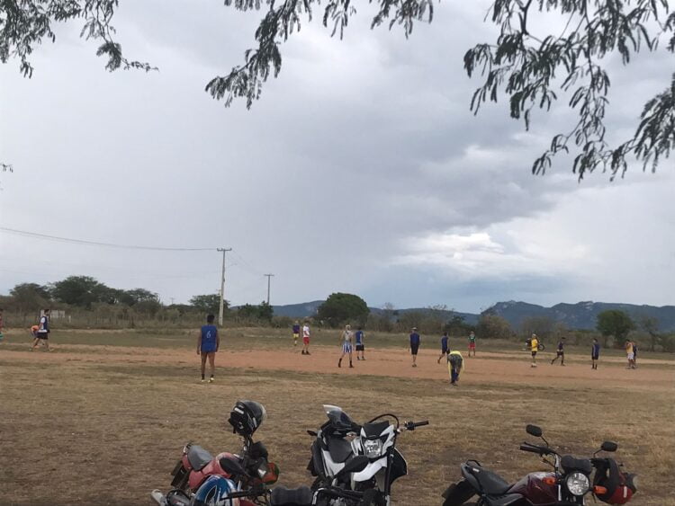 Em Carnaíba, abandono de campo e ruas gera revolta