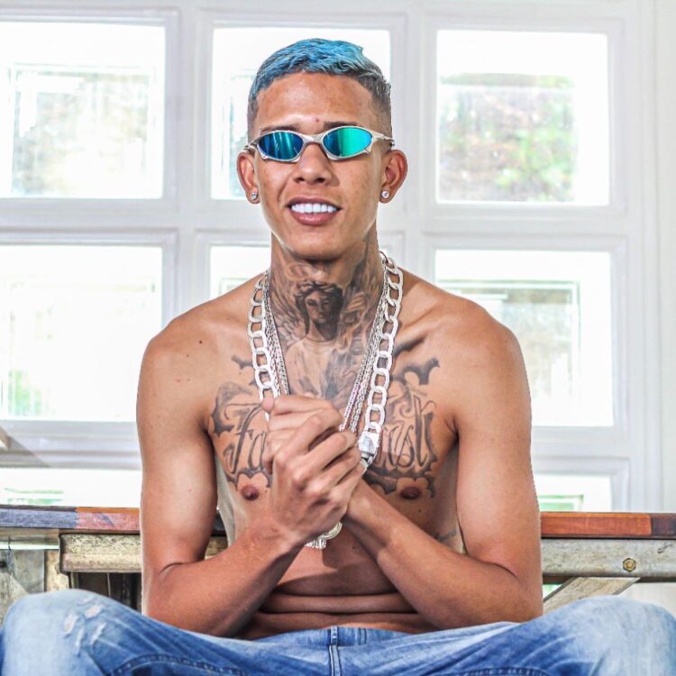 Jovem afogadense faz sucesso em SP e sonha cantar em cima do trio do bloco A Onda