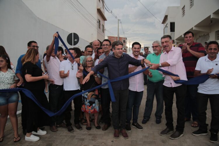 Prefeitura de Afogados inaugurou rua com piso intertravado no bairro Padre Pedro Pereira