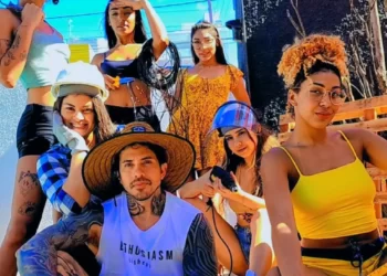 Paraibano ‘casado’ com seis mulheres vai desfilar no carnaval de SP com as ‘esposas’