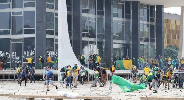 Presidentes dos Poderes divulgam nota conjunta de repúdio a atos em Brasília