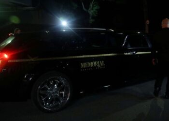 Corpo de Pelé chega ao estádio da Vila Belmiro, em Santos