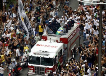 Pelé Eterno! Corpo de Edson Arantes do Nascimento é sepultado em Santos