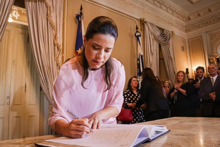 Raquel Lyra exonera servidores comissionados estaduais e em função gratificada e revoga licenças
