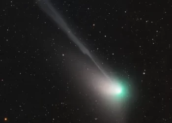 Como achar o cometa verde que está de passagem pelo céu do Brasil? Astrônomo dá dicas para ver o astro