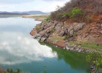 Pescador morre afogado ao ficar preso à rede de pesca e cair em açude, em Serra Talhada